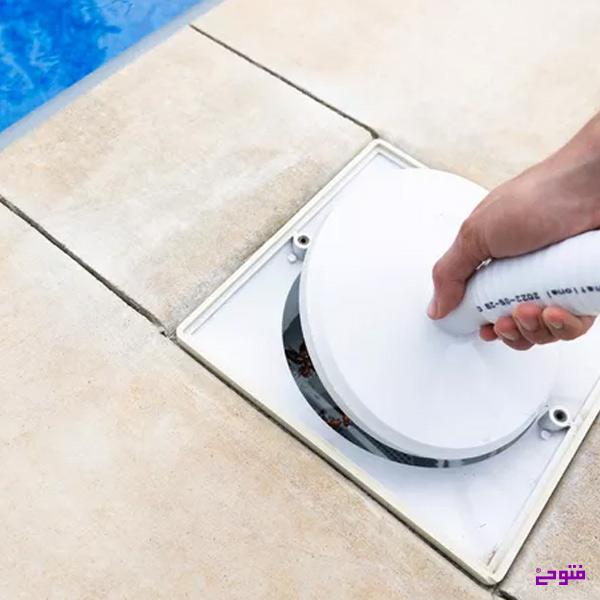 نحوه جارو کردن استخر