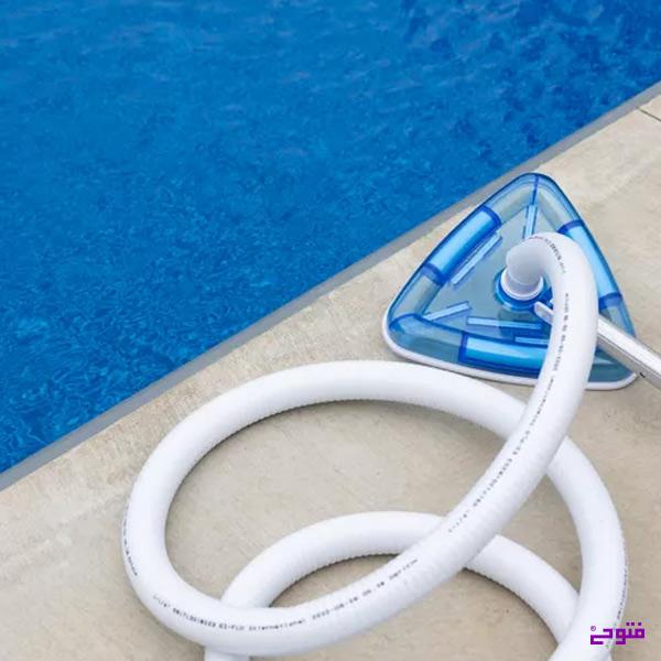 نحوه جارو کردن استخر