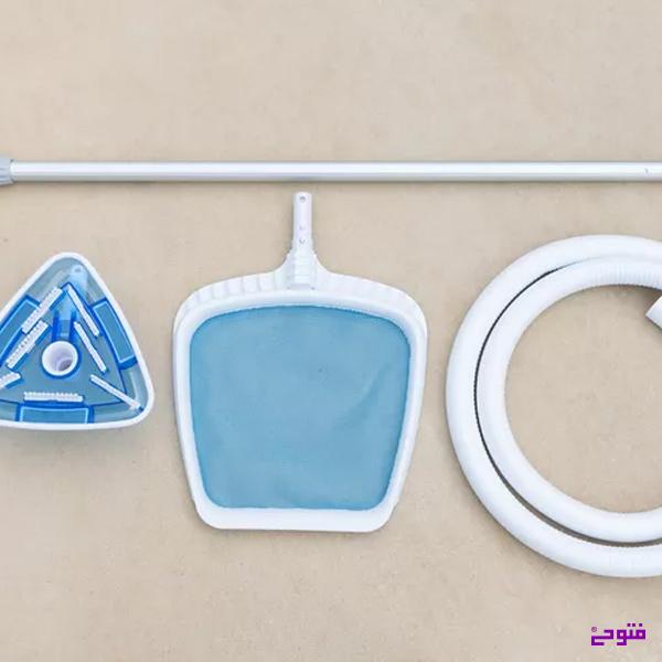 نحوه جارو کردن استخر