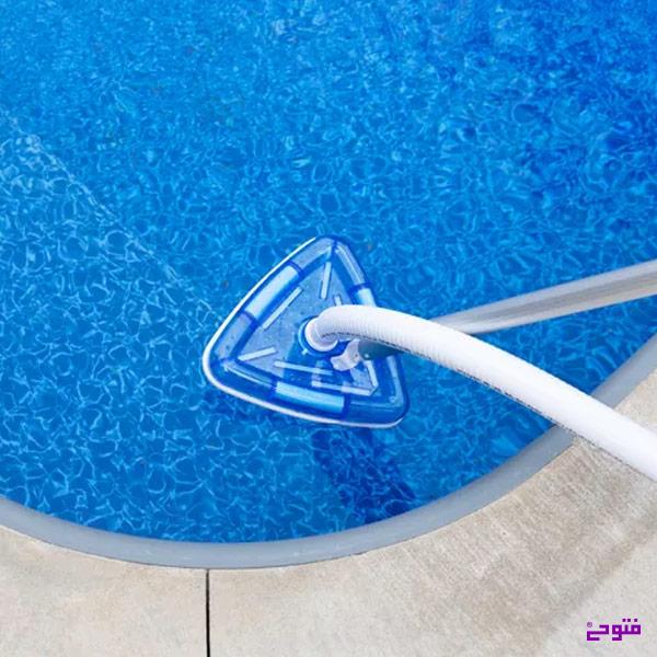 نحوه جارو کردن استخر