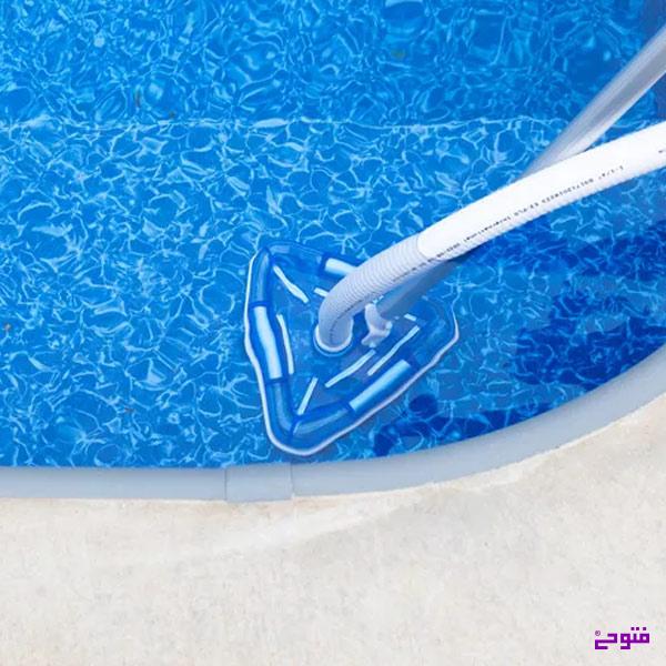 نحوه جارو کردن استخر